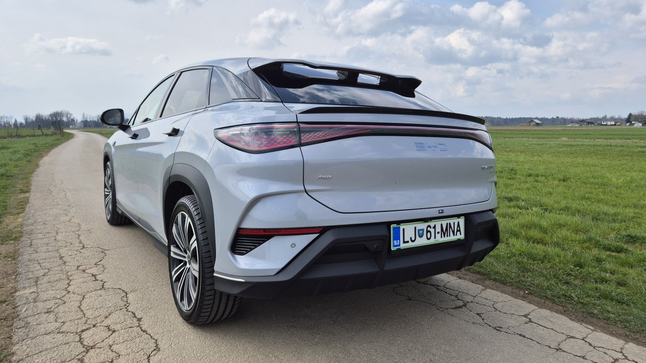 Po večernem dogodku zdaj še prvi stik z avtomobili