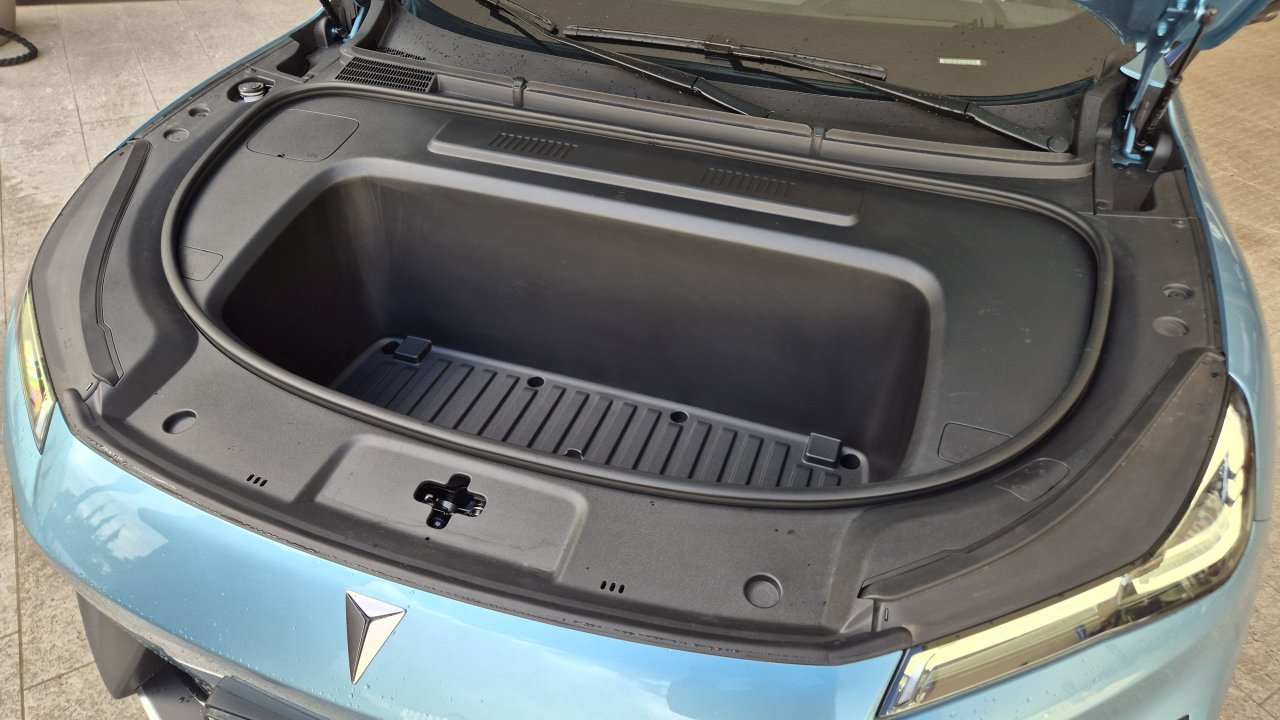 Štirje modeli, trije pogoni in osem trgovcev 