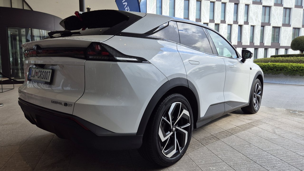 Štirje modeli, trije pogoni in osem trgovcev 