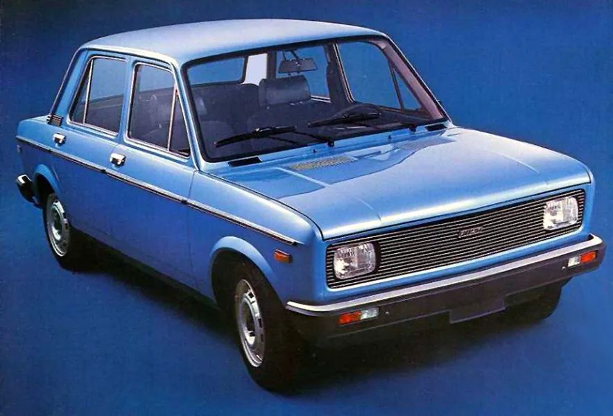 Konec sedemdesetih je prišel močan facelift, ki je prinesel tudi čisot nov obraz s pravokotnimi žarometi-.