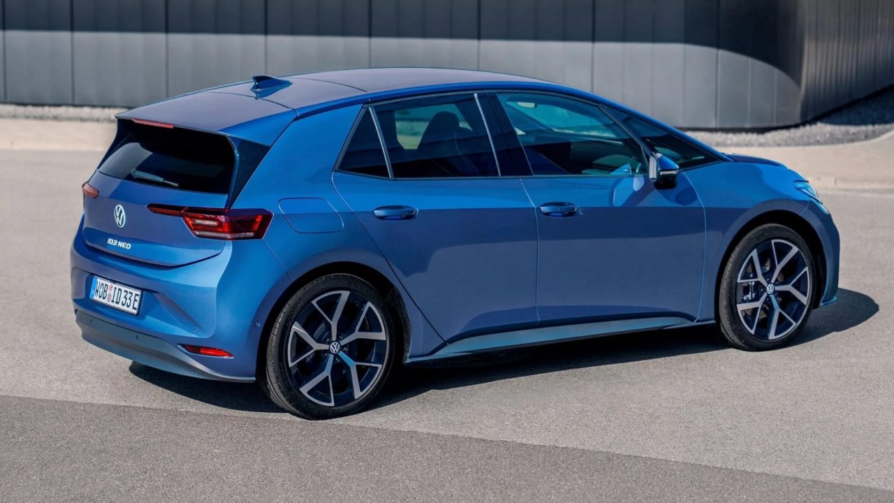 Vrnitev tipk in evolucija električnega pogona